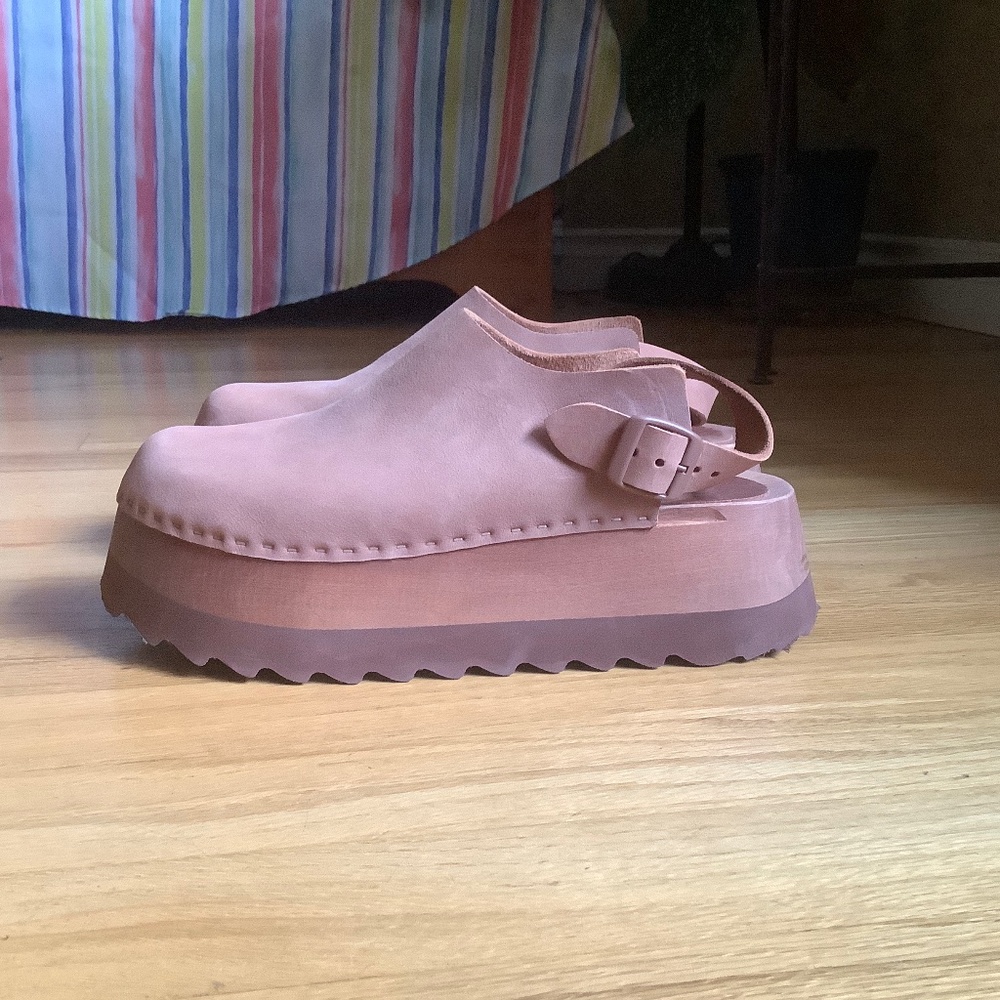 Like new Bryr size 39 Cocoa Tegan clogs